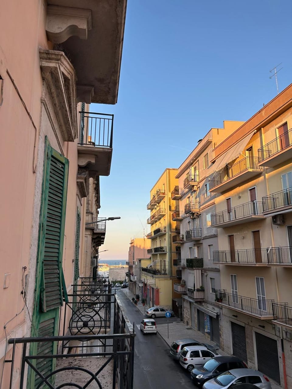 Balcony/Terrace, Street view