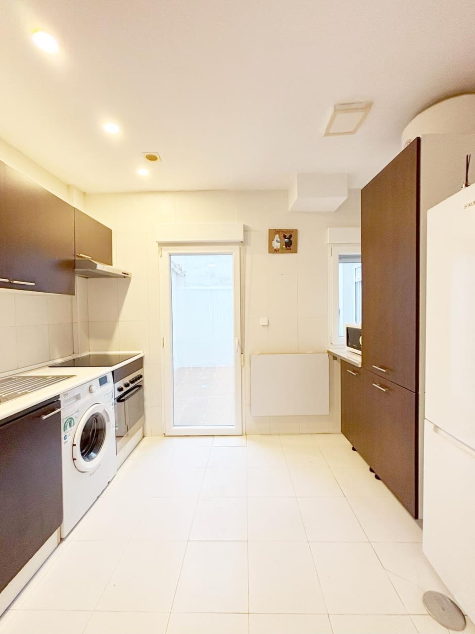 Kitchen or kitchenette, dishwasher, stove