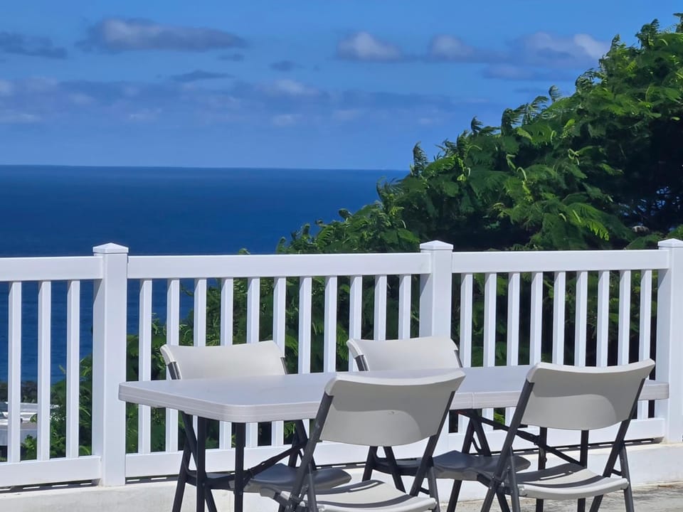 Seating area, Dining area, Sea view