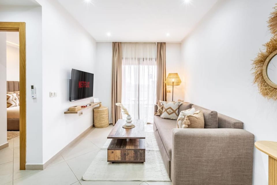 Le COSY CHIC- NEUF - Modern & Chic - Terrasse et Confort - CLIM PARKING et WIFI Gratuit ! GUELIZ Apartment in Marrakesh