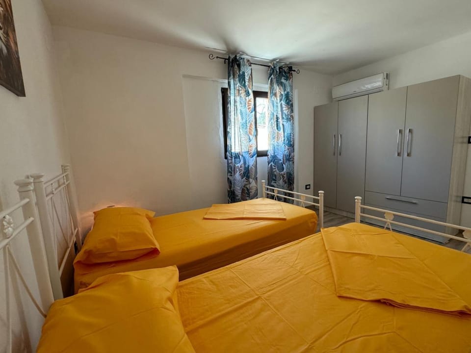Bed, Photo of the whole room, Bedroom, wardrobe, air conditioner