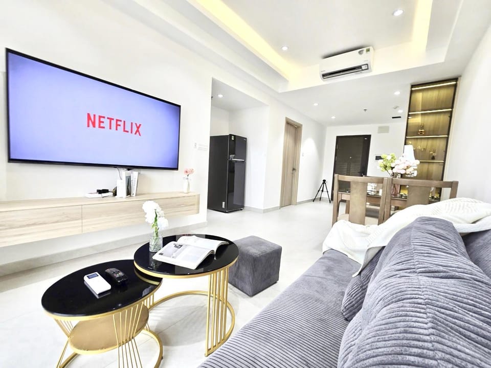 Communal lounge/ TV room, Dining area