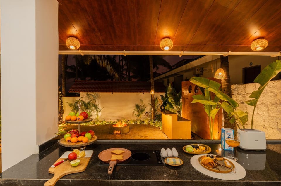 Kitchen or kitchenette, Food and drinks, Food, Lunch, Dinner, Drinks