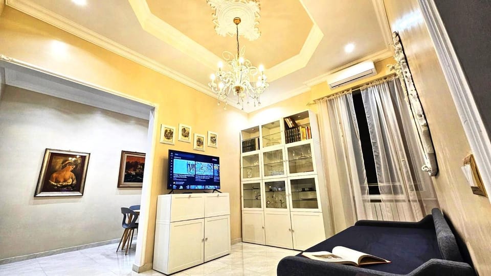 Lounge or bar, air conditioner