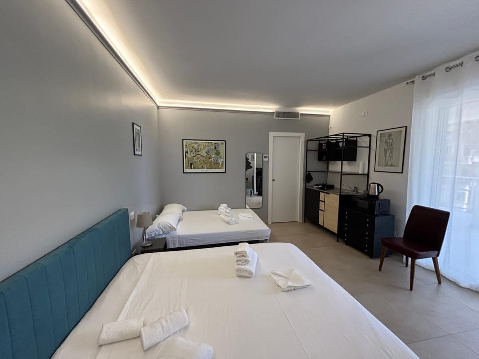 Bed, Kitchen or kitchenette, Photo of the whole room, Bedroom