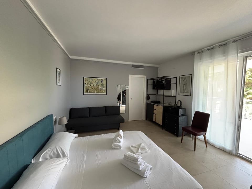 Bed, Kitchen or kitchenette, Photo of the whole room, Evening entertainment, Bedroom