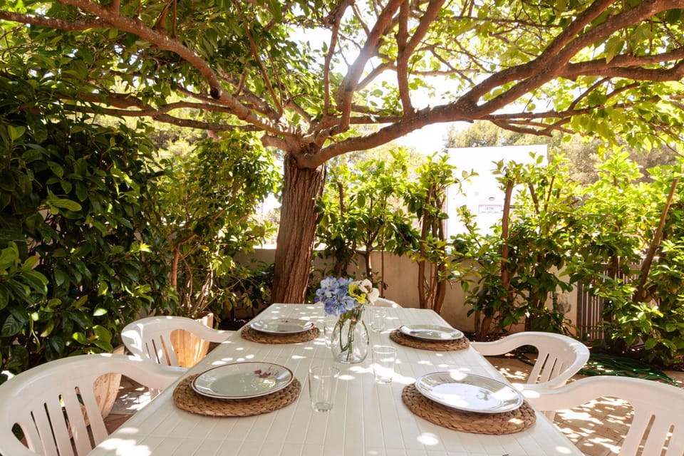 Patio, Dining area, Garden view