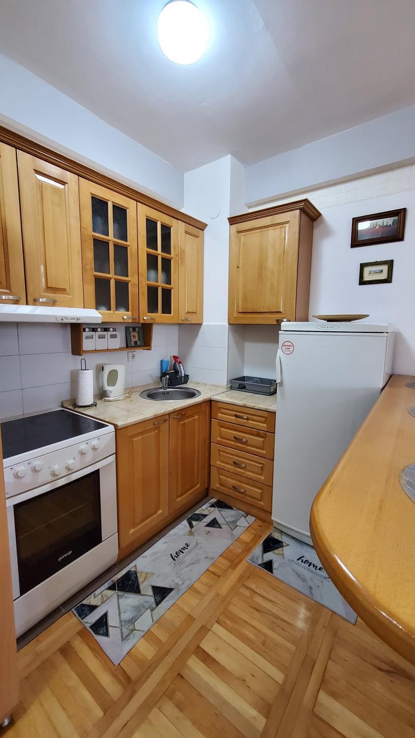 Kitchen or kitchenette, oven, pet friendly, stove
