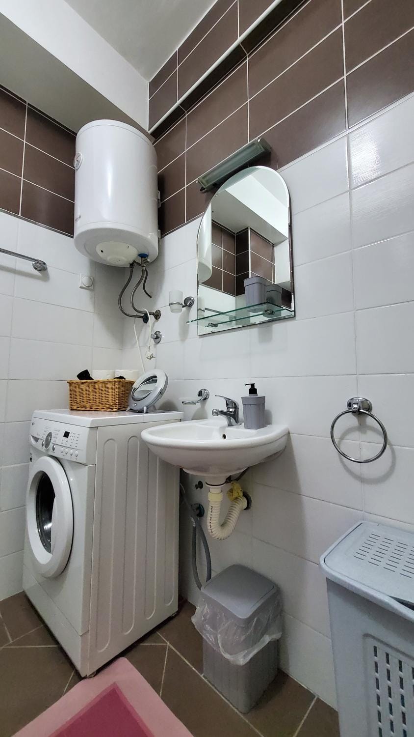 Toilet, Bathroom, towels, washing machine