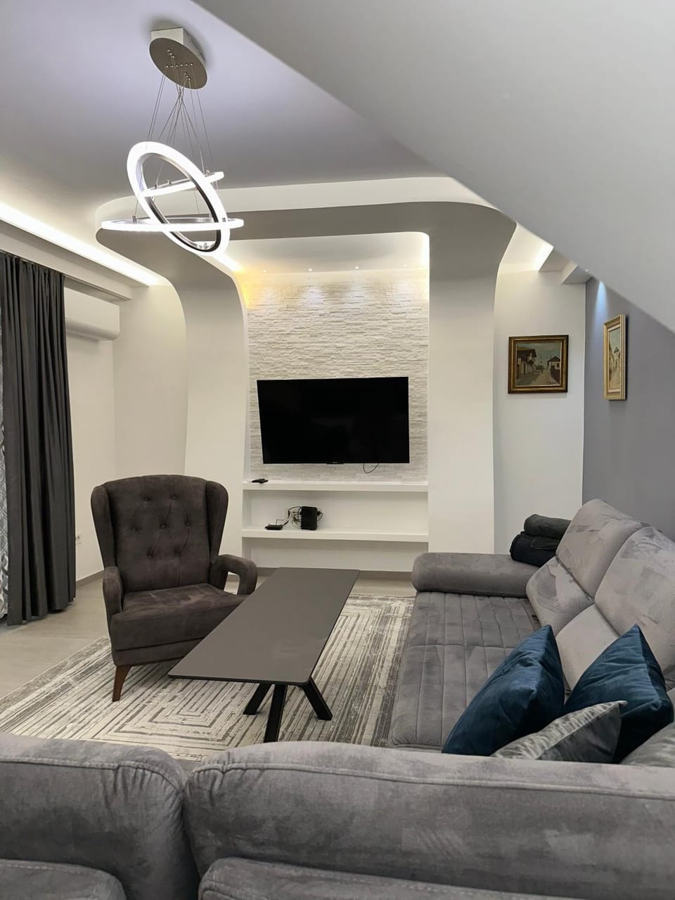 Communal lounge/ TV room, TV and multimedia, Living room, Seating area, Evening entertainment