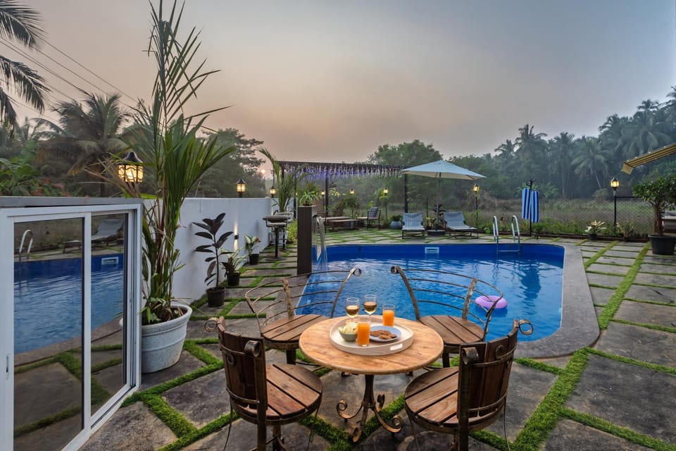 Day, Garden, Dining area, Garden view, Swimming pool, sunbed