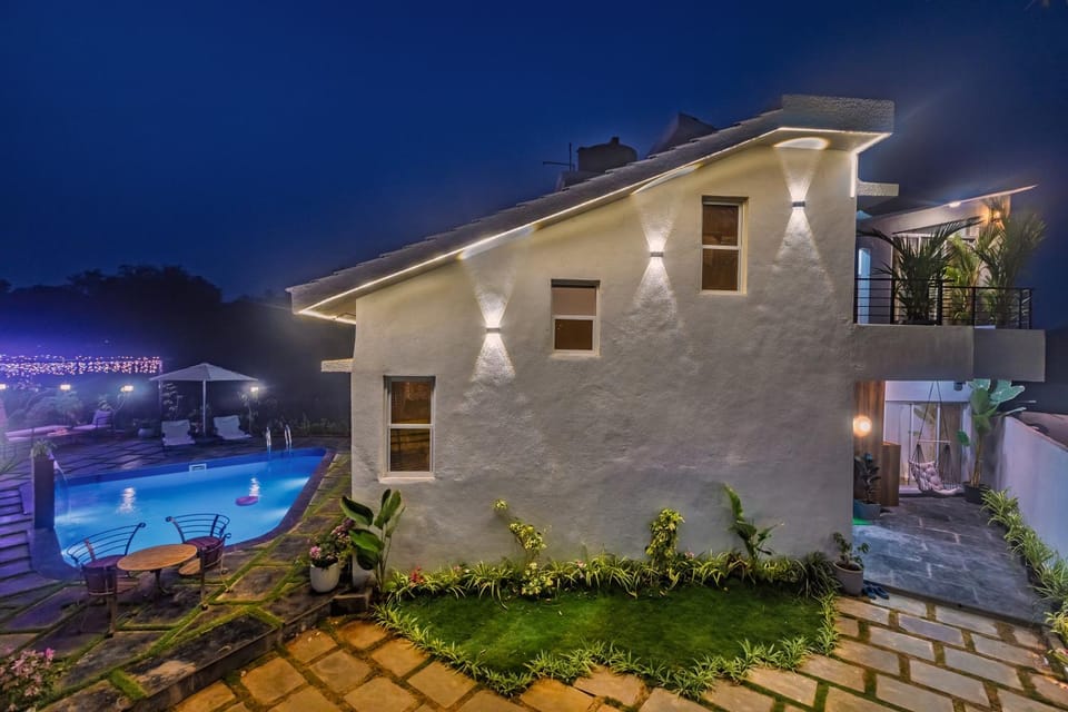 Property building, Garden, Garden view, Pool view, Swimming pool