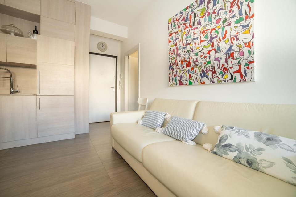 Bed, Living room, Seating area
