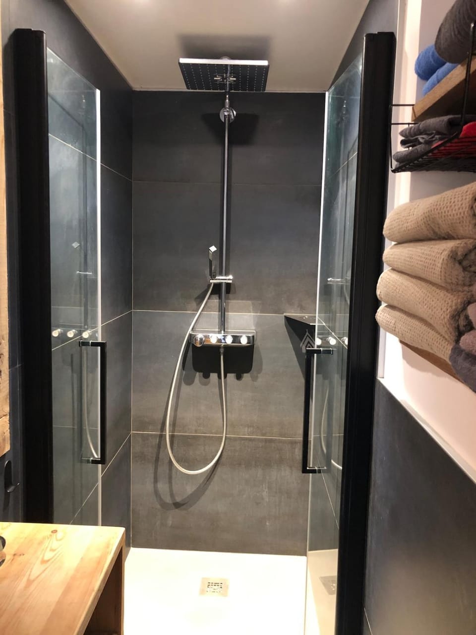 Shower, Bathroom, towels