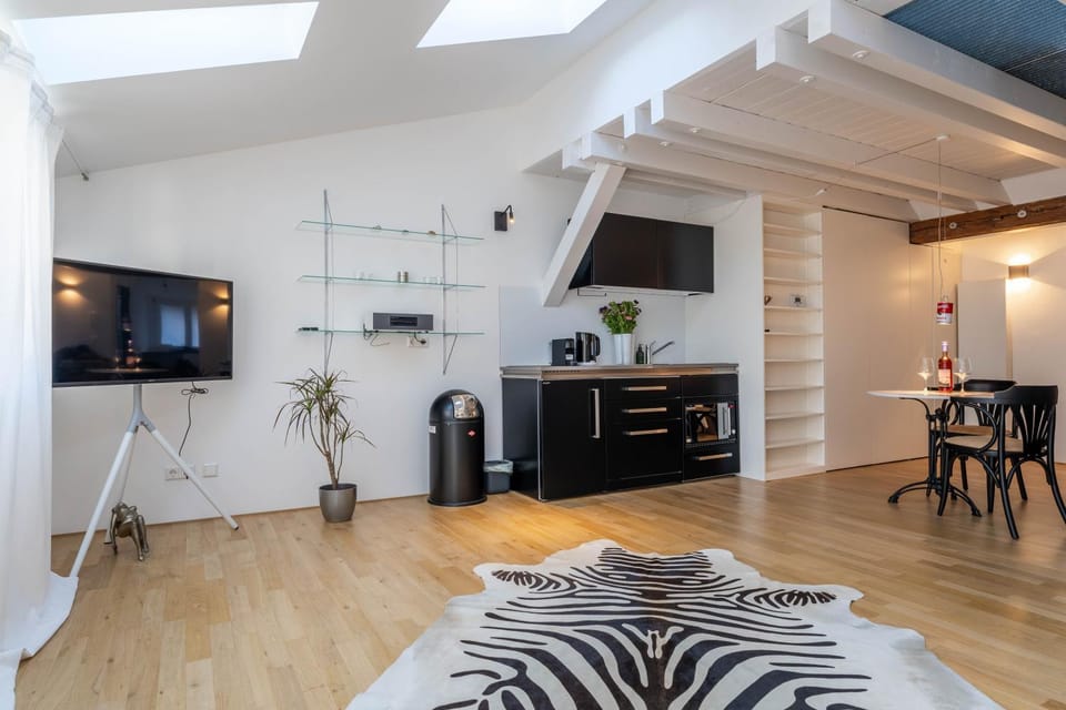 TV and multimedia, Kitchen or kitchenette, Living room, Dining area