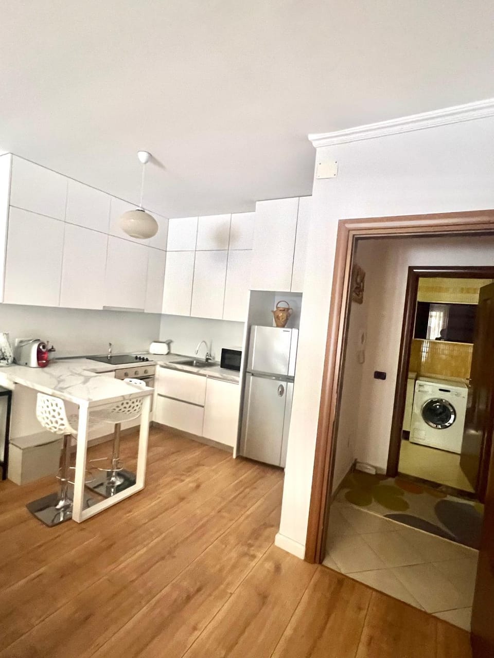 Kitchen or kitchenette, Living room, Seating area, Dining area, oven, washing machine, dryer