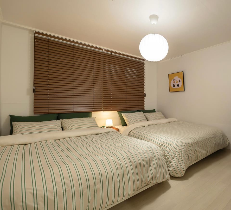 OPEN Special Price l Guui Station 5 minutes l 3 rooms l 4 beds l up to 8 people l Netflix l Sungsoo, Jamsil, Gangnam Apartment in Seoul
