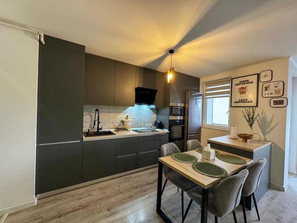 Dining area, kitchen