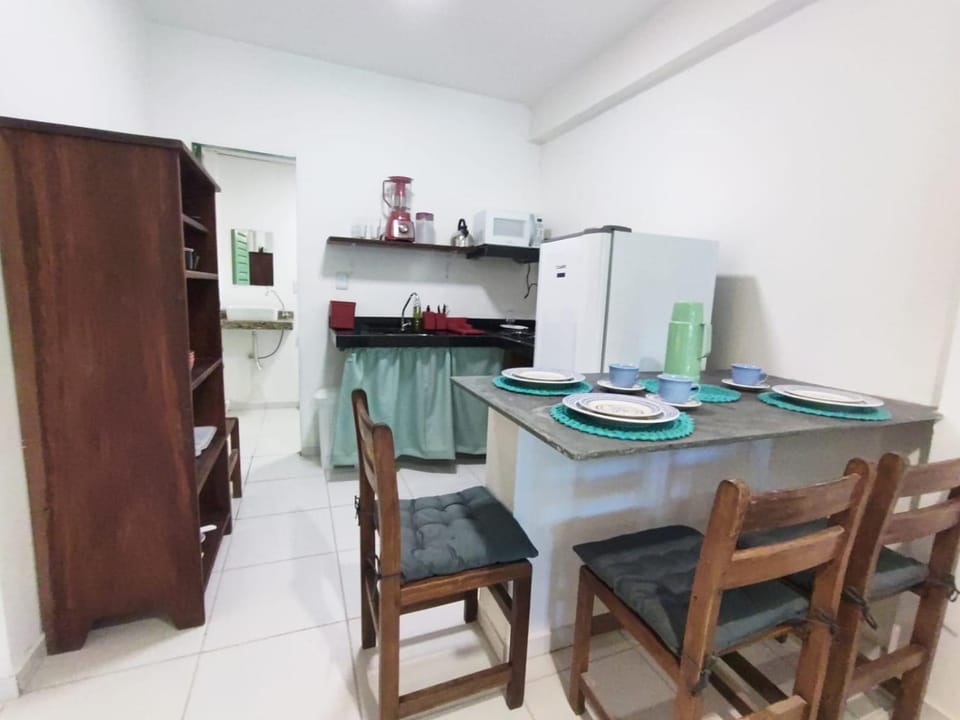 Kitchen or kitchenette, Dining area, minibar, stove