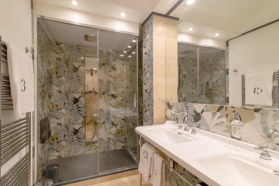 Bathroom, Spa and wellness centre/facilities