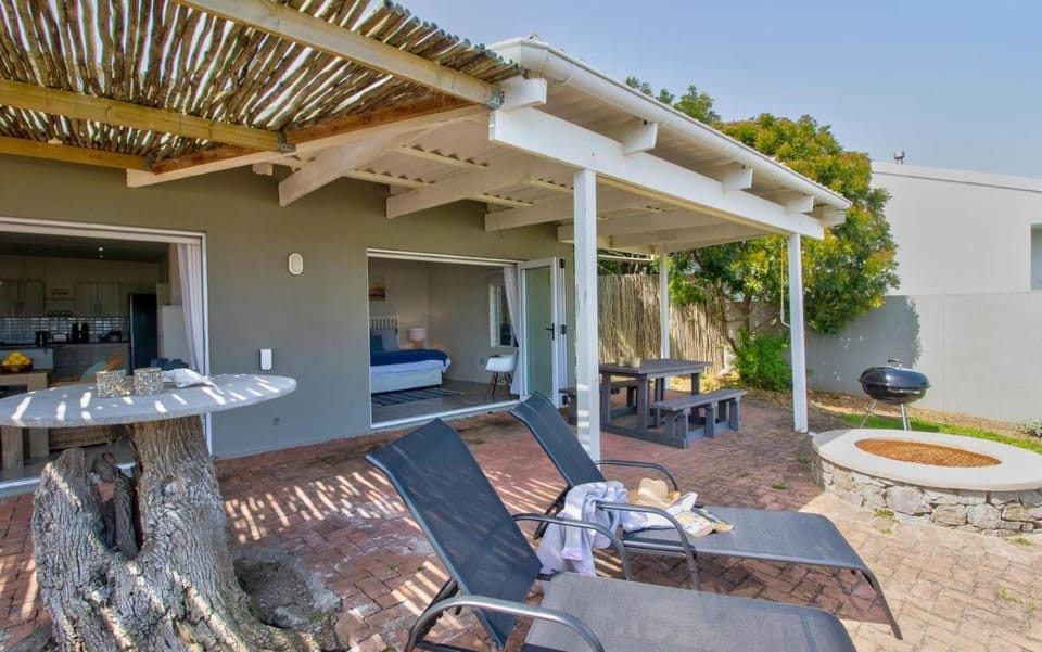 Patio, Seating area