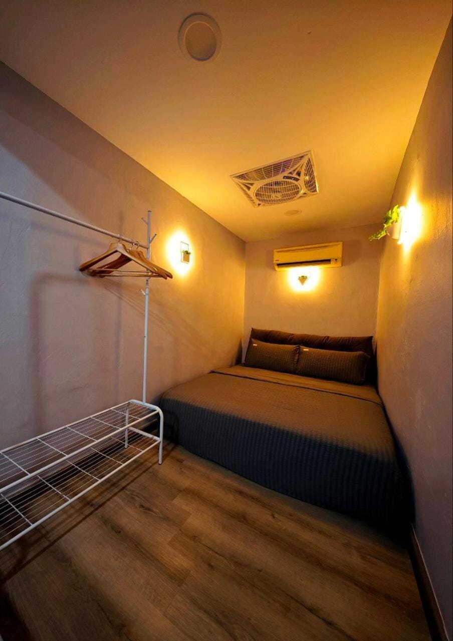 Bed, Photo of the whole room, Bedroom, air conditioner