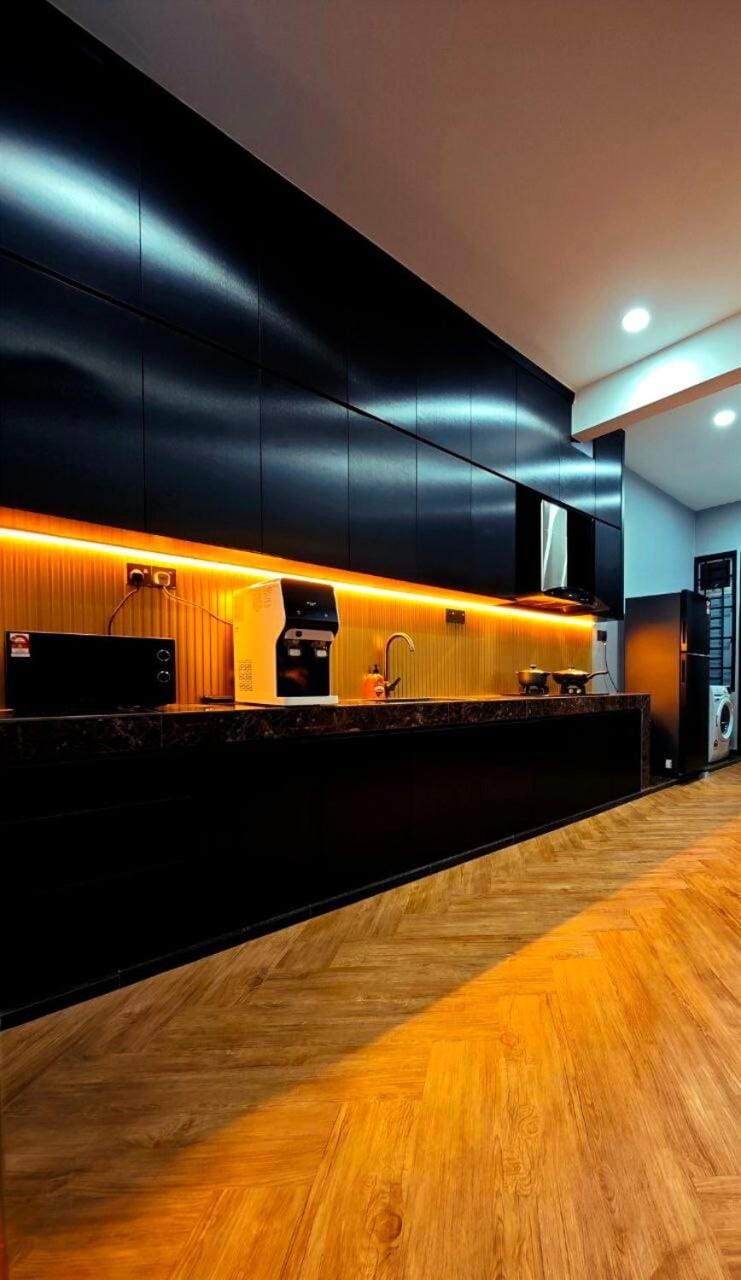 Kitchen or kitchenette, laundry