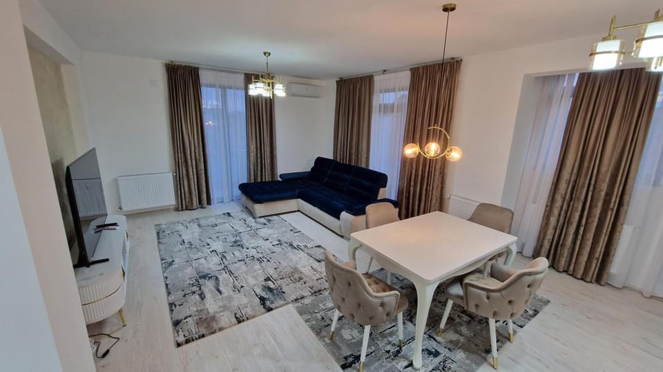 TV and multimedia, Living room, Seating area, Dining area