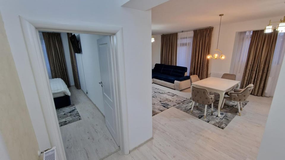 TV and multimedia, Living room, Photo of the whole room, Seating area, Dining area, Bedroom