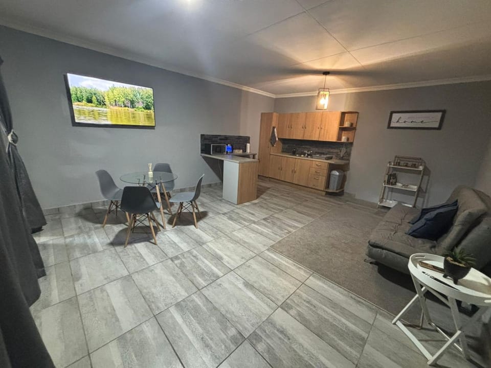 TV and multimedia, Kitchen or kitchenette, Dining area