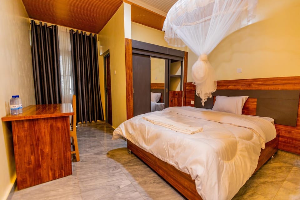 Photo of the whole room, Bedroom, wardrobe