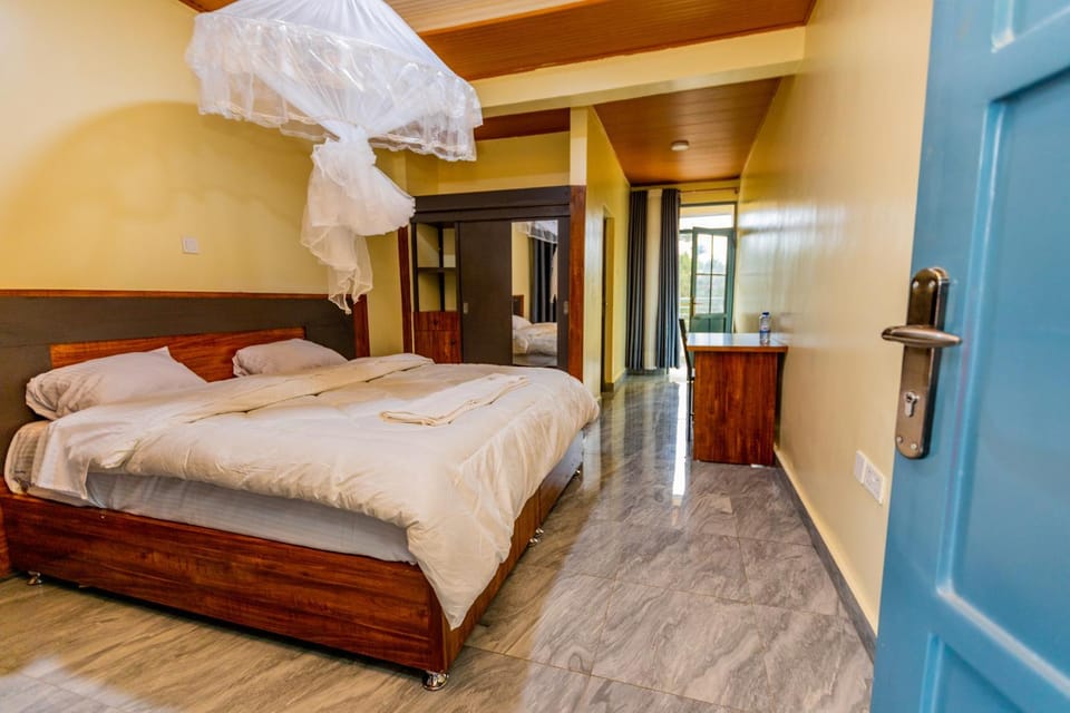 Photo of the whole room, Bedroom, wardrobe