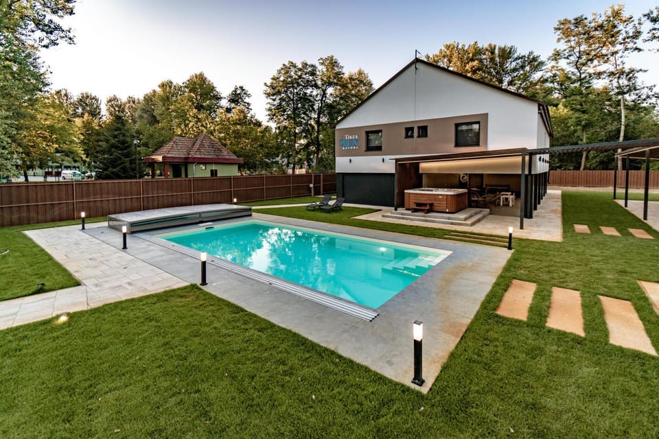 Property building, Garden, Swimming pool