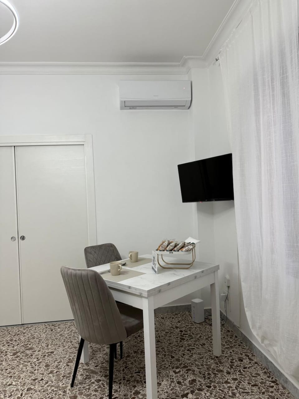 TV and multimedia, Dining area, air conditioner