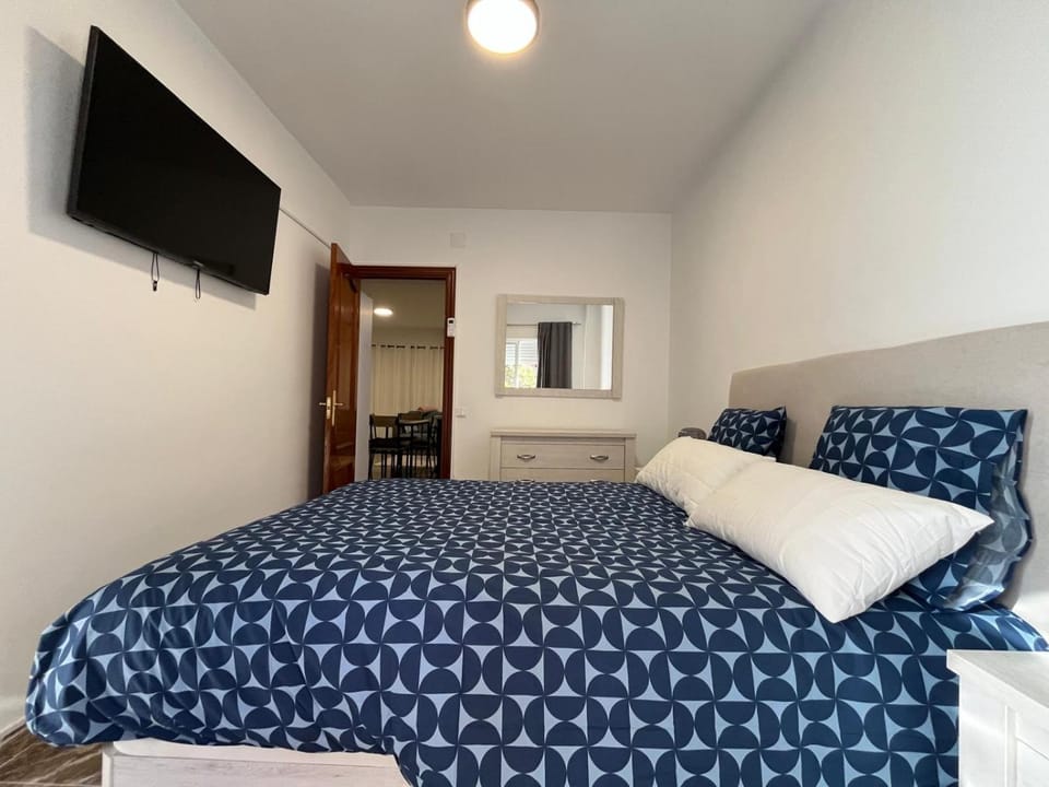 TV and multimedia, Photo of the whole room, Bedroom