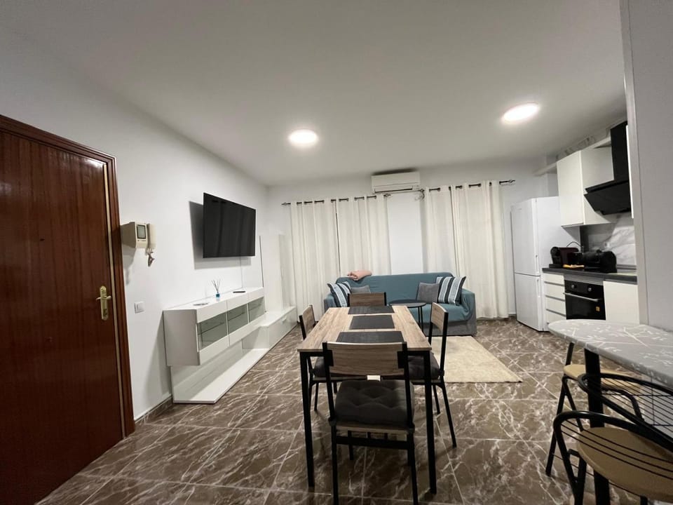 TV and multimedia, Kitchen or kitchenette, Seating area, Dining area
