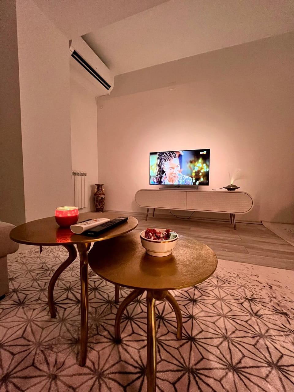 Communal lounge/ TV room, TV and multimedia, Seating area, Evening entertainment, air conditioner