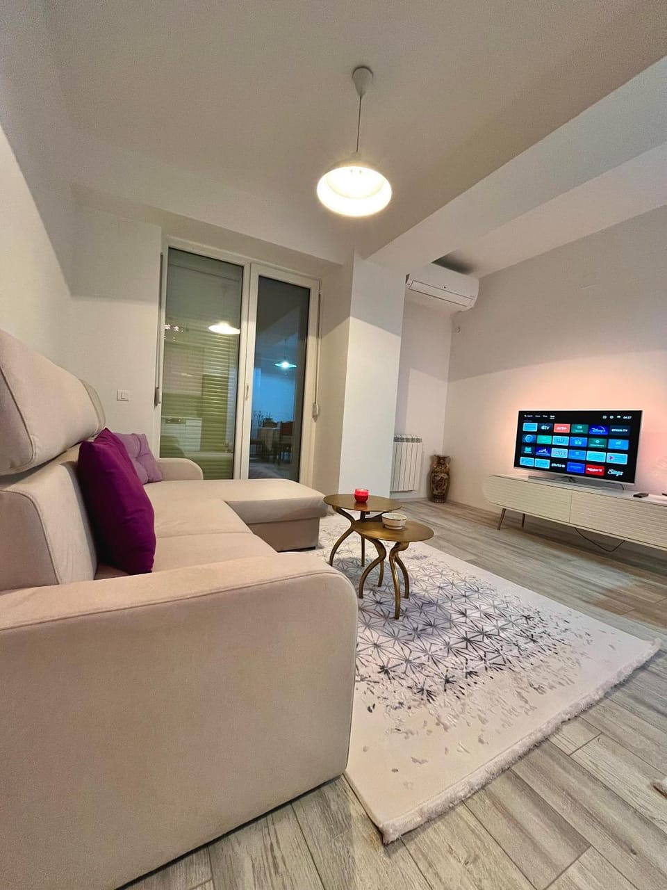 TV and multimedia, Living room, Seating area