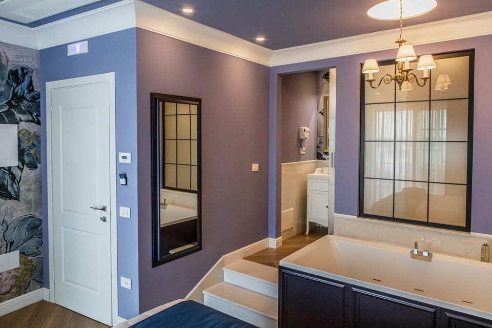 Bed, Bathroom, Photo of the whole room, Bedroom, Bath, towels