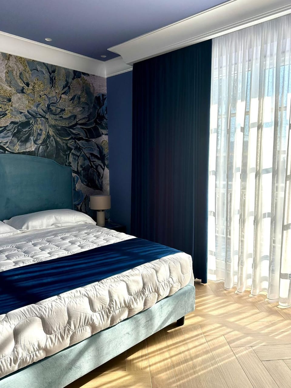 Bed, Photo of the whole room, Decorative detail, Bedroom, Continental breakfast