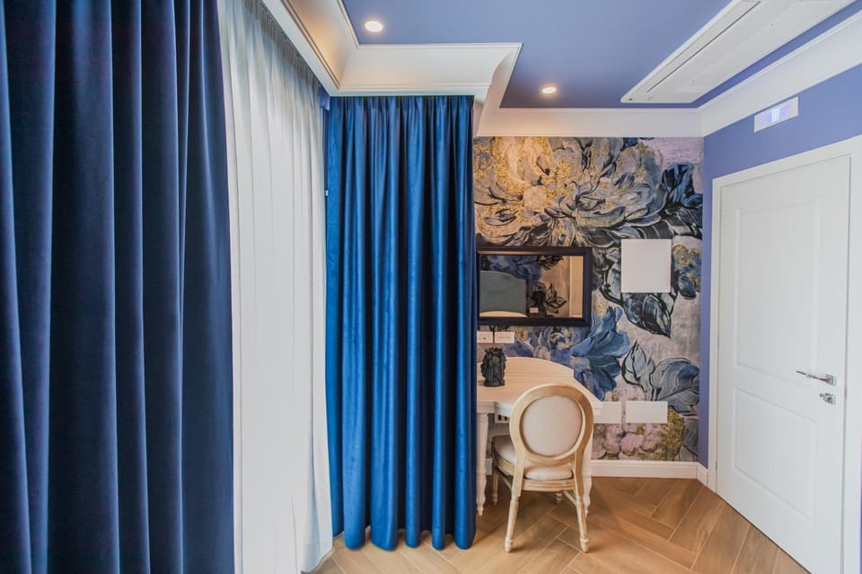 Bed, Living room, Photo of the whole room, Seating area, Bedroom, wardrobe