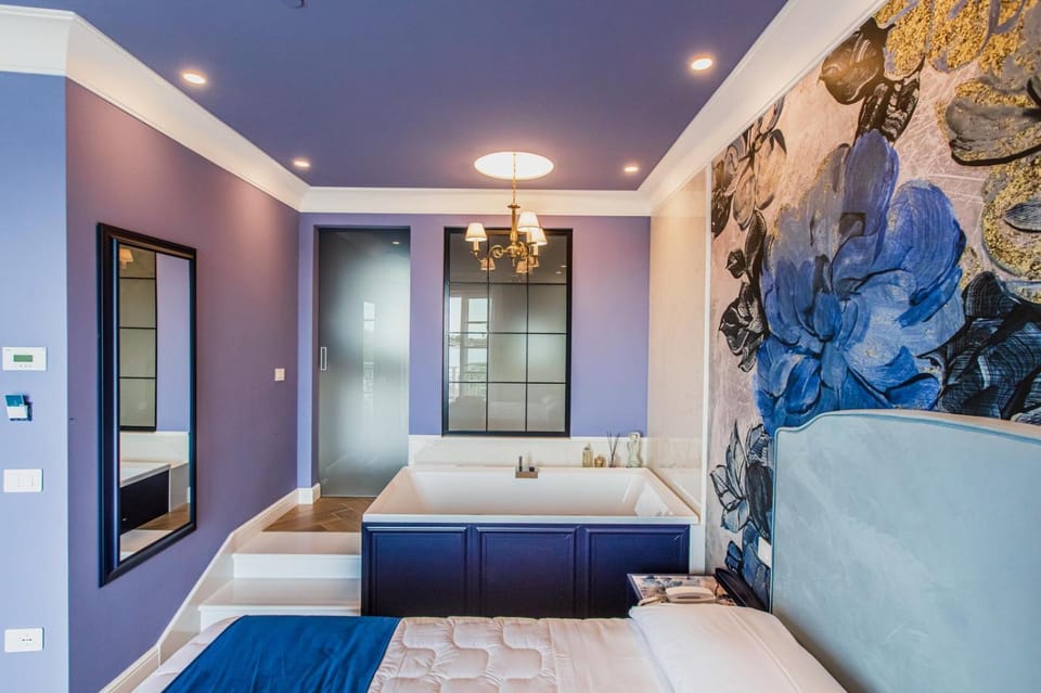 Bed, Hot Tub, Photo of the whole room, Bedroom, Breakfast
