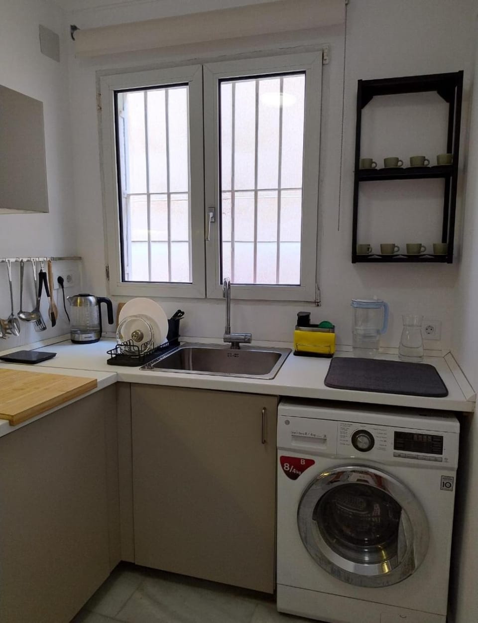 Kitchen or kitchenette, stove, washing machine, dryer