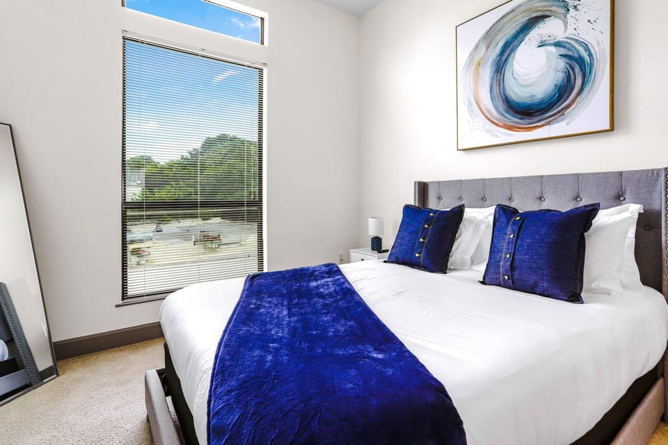 Midtown Escape Inman Park near Mercedes-Benz stadium- Free Parking Apartment in Atlanta