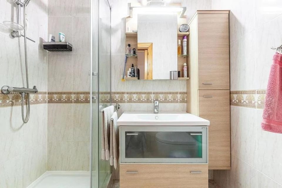 Shower, Bathroom, towels
