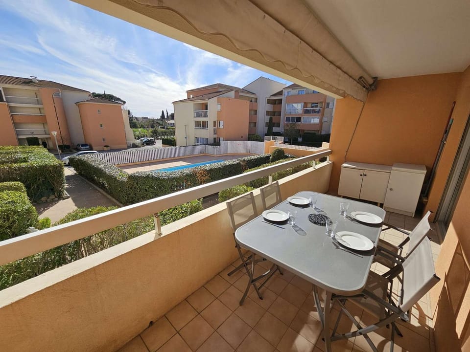Day, Balcony/Terrace, Dining area, Pool view