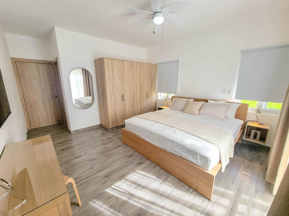 Bed, Photo of the whole room, Bedroom, air conditioner