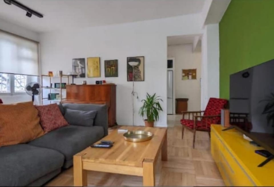 Communal lounge/ TV room, TV and multimedia, Living room, Seating area, Evening entertainment