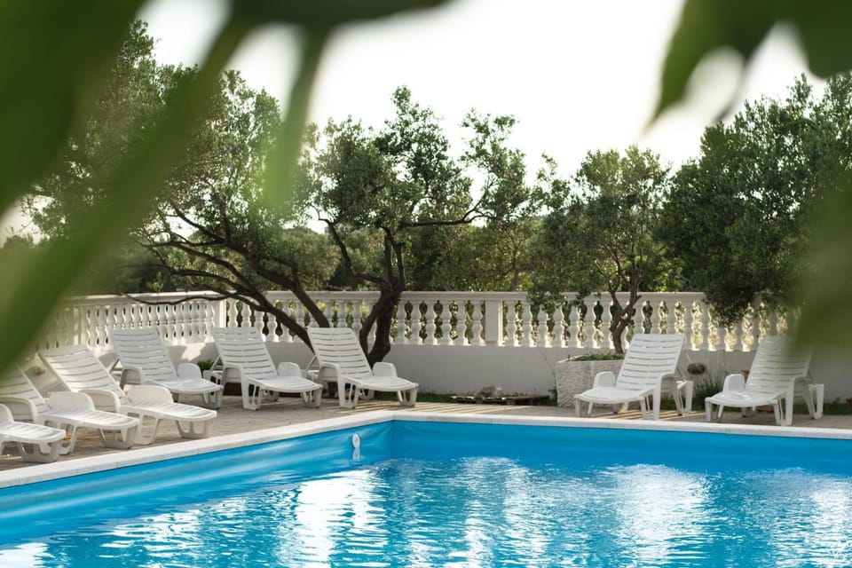 Day, Swimming pool, sunbed