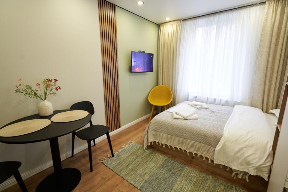 Bed, TV and multimedia, Photo of the whole room, Bedroom